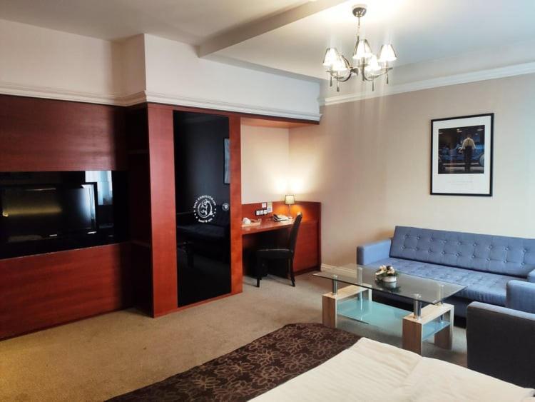Hotel&spa Kameleon Жори